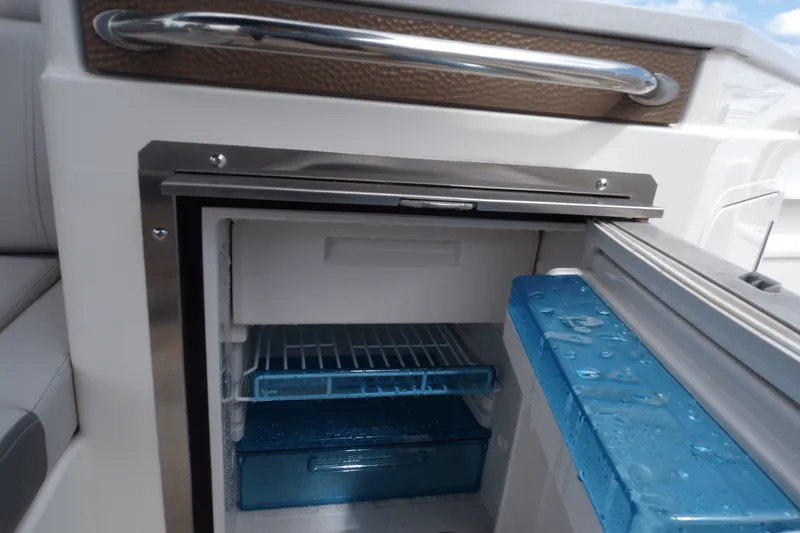 Slide: The Image of Sea Ray 290 SDX-OB 2023 - 48