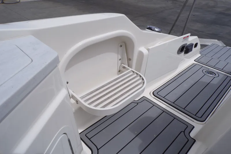 Slide: The Image of Sea Ray 290 SDX-OB 2023 - 53