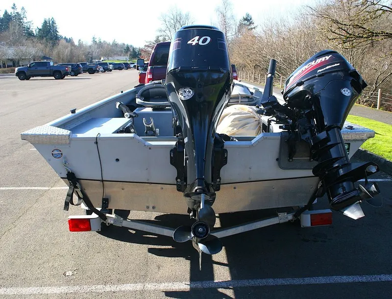 Slide: The Image of Smoker Craft 1860 Sportsman 2005 - 3