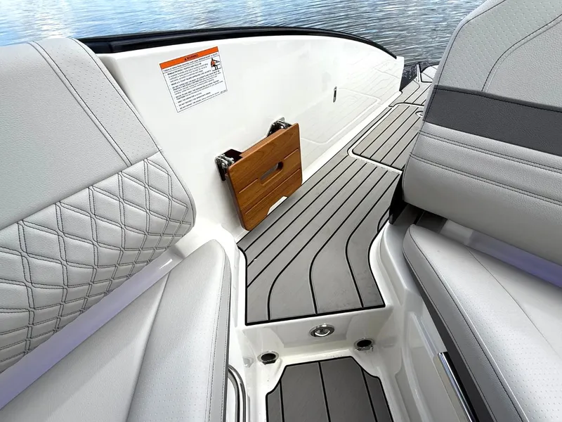 Slide: The Image of Sea Ray SLX 280 2026 - 22