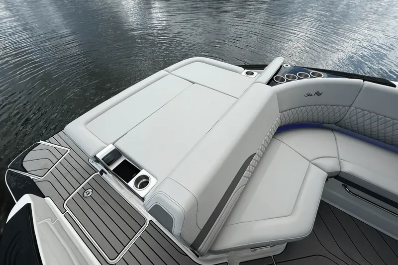 Slide: The Image of Sea Ray SLX 280 2026 - 10