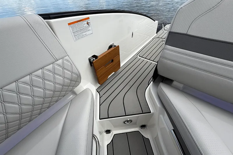 Slide: The Image of Sea Ray SLX 280 2026 - 12