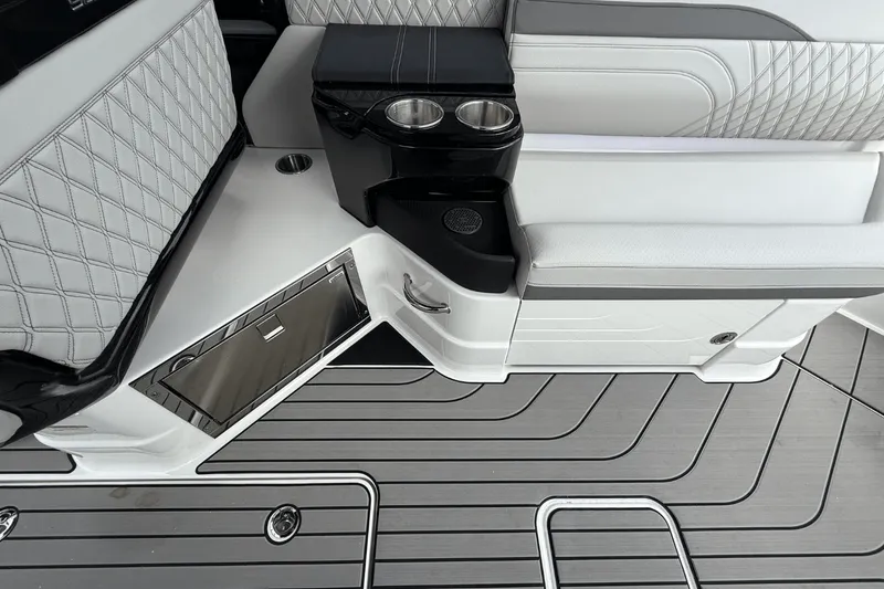 Slide: The Image of Sea Ray SLX 280 2026 - 14