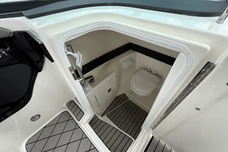 Slide: The Image of Sea Ray SLX 280 2026 - 19