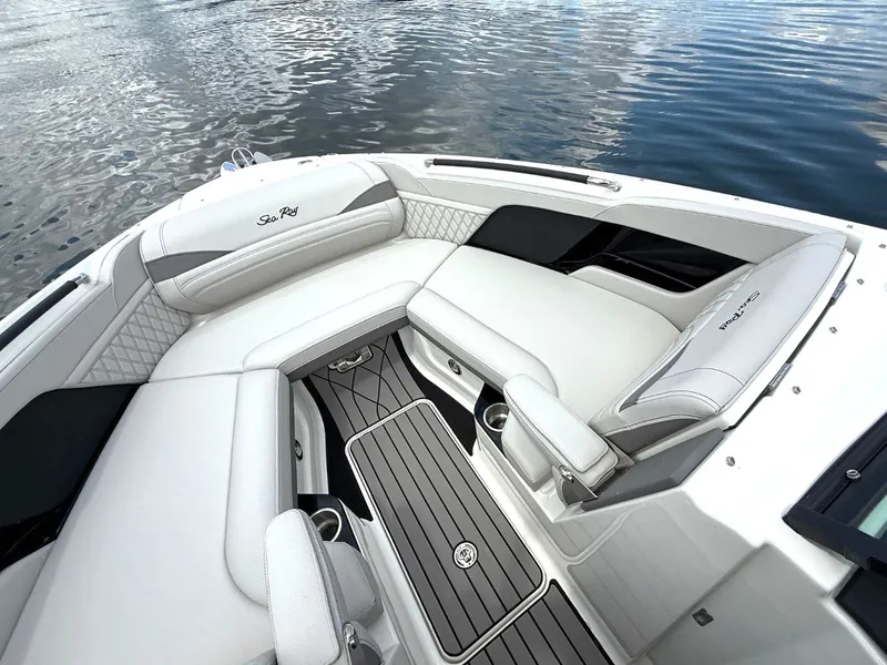 Slide: The Image of Sea Ray SLX 280 2026 - 7