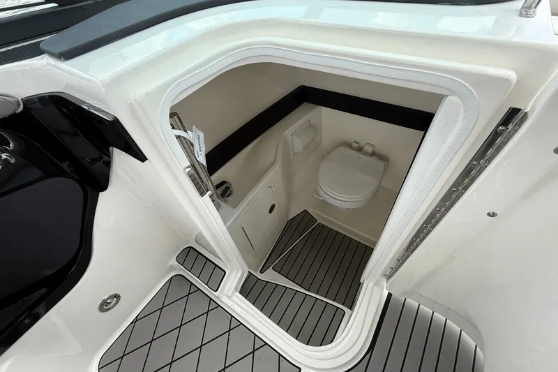 Slide: The Image of Sea Ray SLX 280 2026 - 20