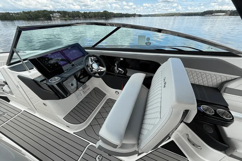 Slide: The Image of Sea Ray SLX 280 2026 - 23