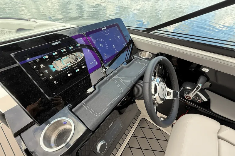 Slide: The Image of Sea Ray SLX 280 2026 - 26