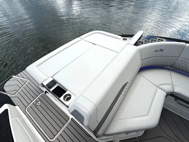 Slide: The Image of Sea Ray SLX 280 2026 - 24