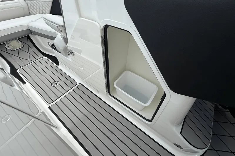 Slide: The Image of Sea Ray SLX 280 2026 - 29