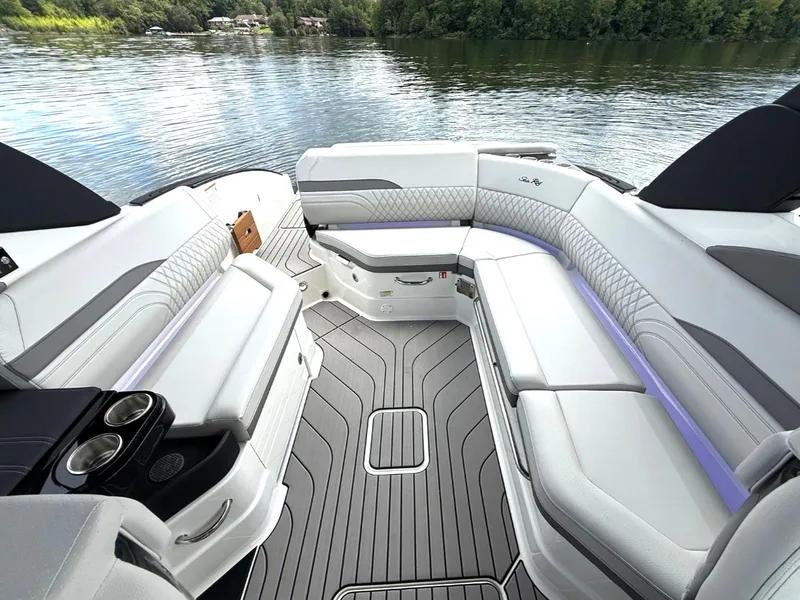 Slide: The Image of Sea Ray SLX 280 2026 - 15
