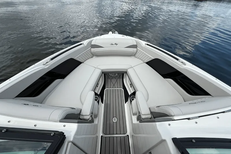 Slide: The Image of Sea Ray SLX 280 2026 - 30