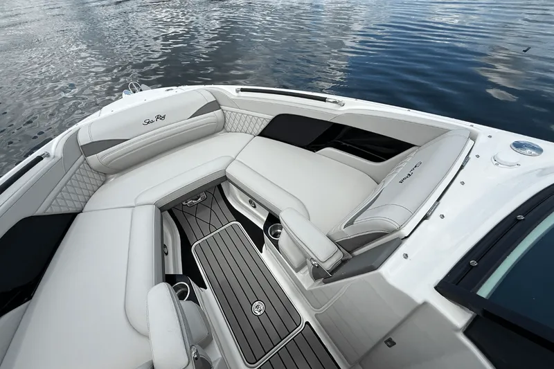 Slide: The Image of Sea Ray SLX 280 2026 - 31