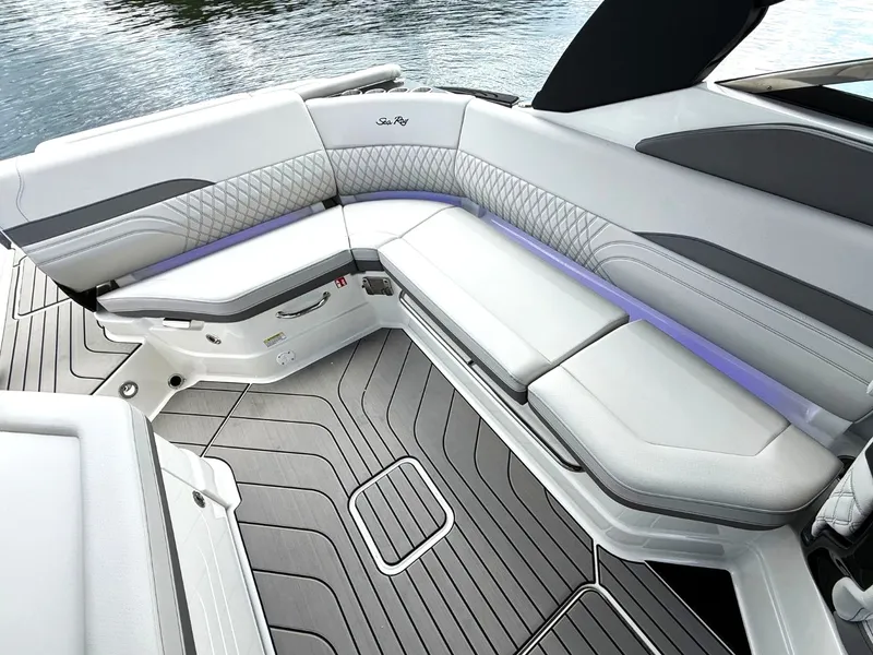 Slide: The Image of Sea Ray SLX 280 2026 - 16
