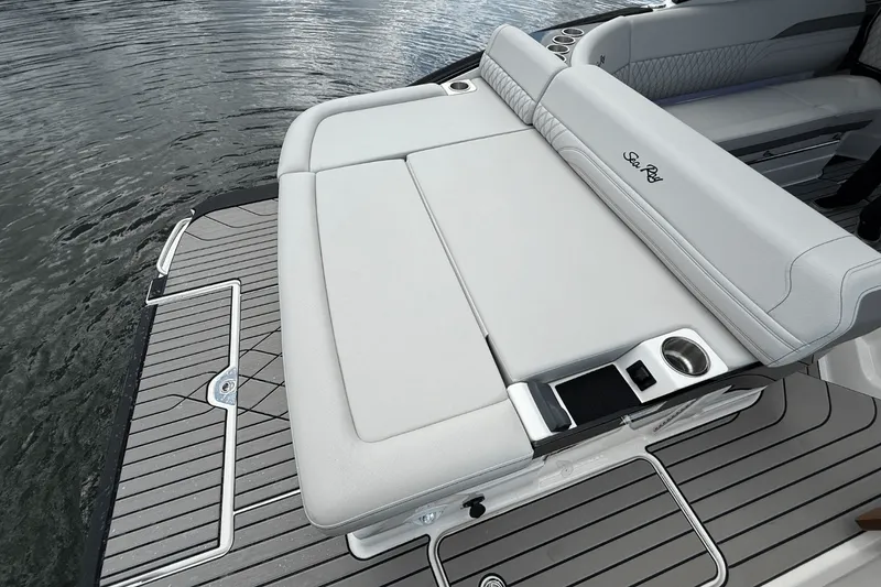 Slide: The Image of Sea Ray SLX 280 2026 - 7