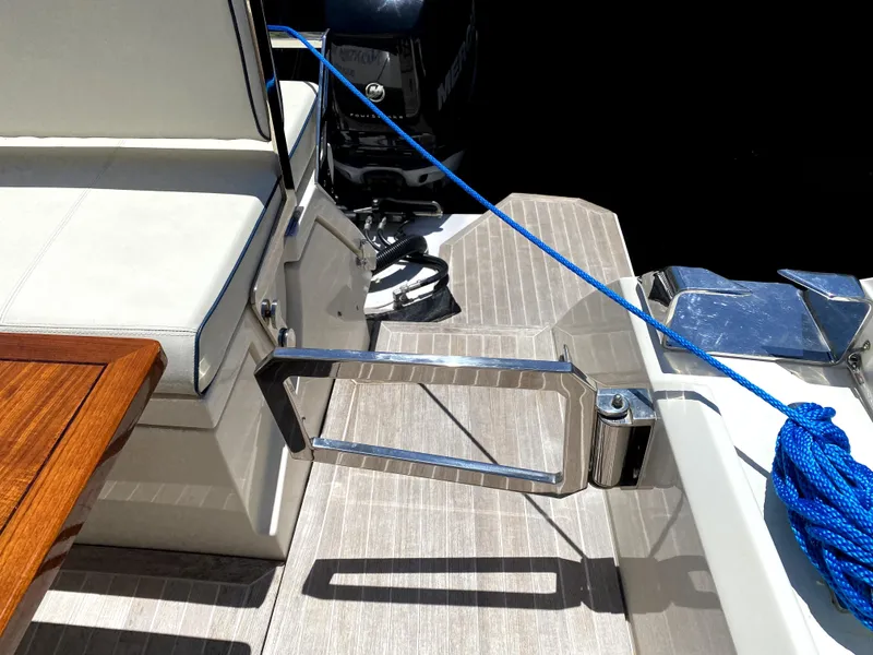 Slide: The Image of Azimut Atlantis Verve Outboard 2014 boat deck with seating and blue rope. - 19
