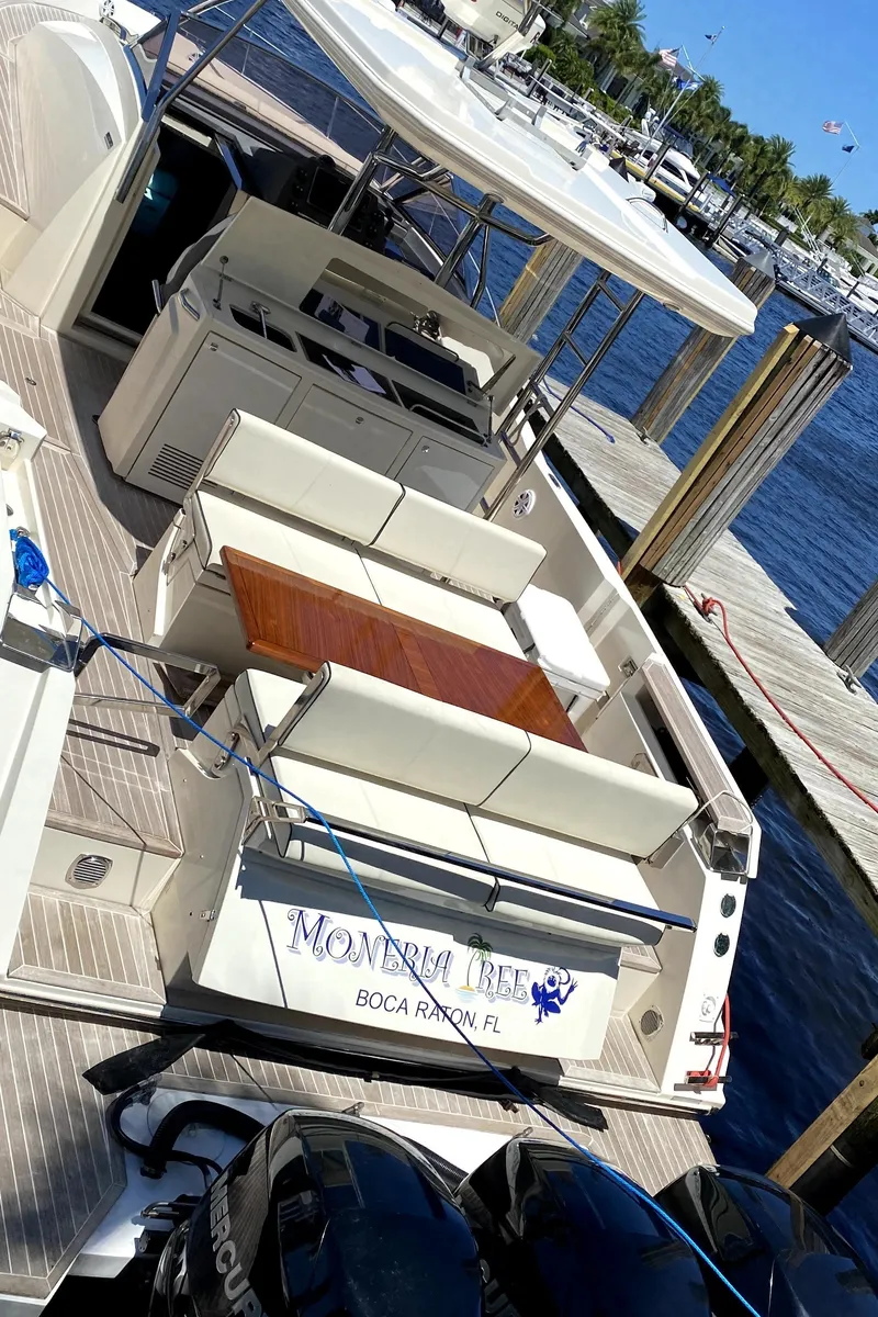 Slide: The Image of Azimut Atlantis Verve Outboard 2014 - 54