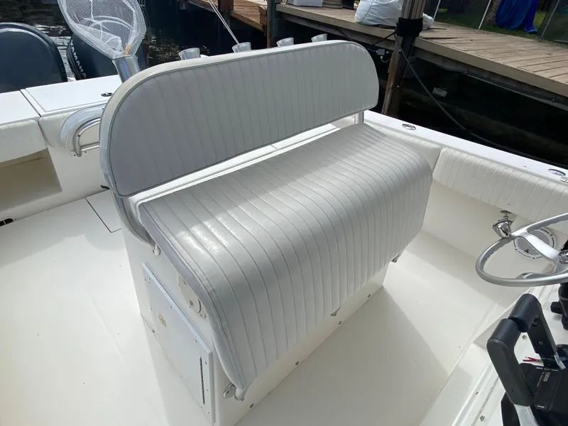 Slide: The Image of 2002 Regulator 32 Forward Seating boat with white cushioned bench seat. - 15