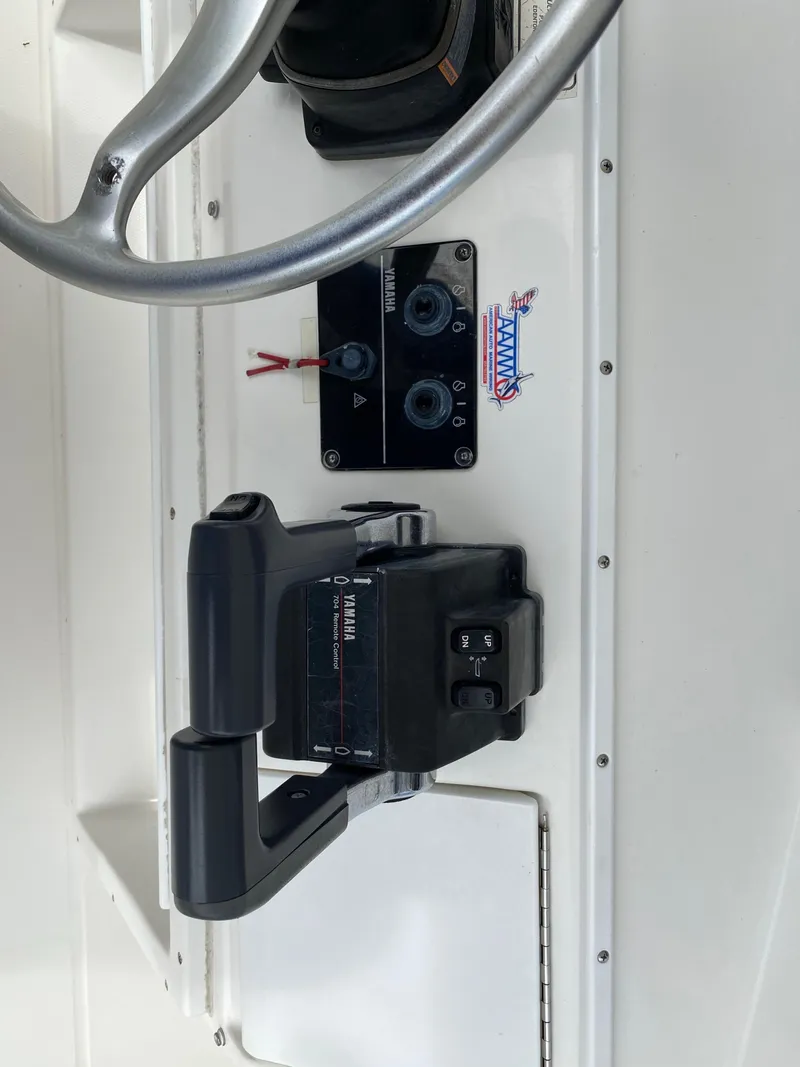 Slide: The Image of 2002 Regulator 32 Forward Seating boat controls and steering wheel. - 17