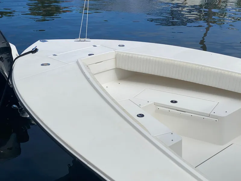 Slide: The Image of 2002 Regulator 32 Forward Seating boat on calm water. - 6