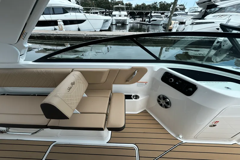 Slide: The Image of Sea Ray SDX 250 Outboard 2026 - 10