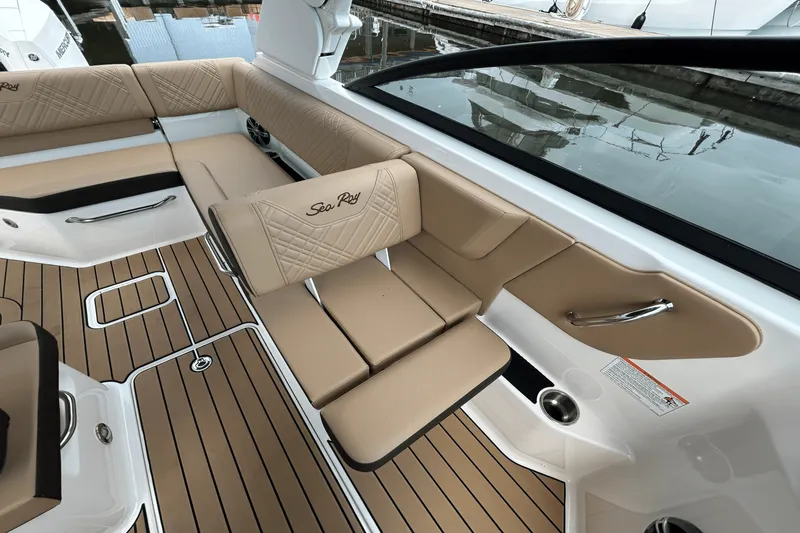 Slide: The Image of Sea Ray SDX 250 Outboard 2026 - 11