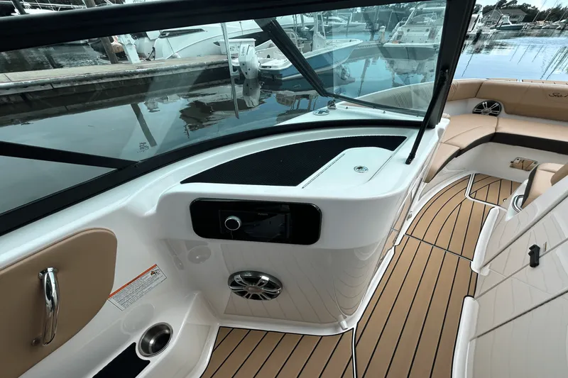 Slide: The Image of Sea Ray SDX 250 Outboard 2026 - 12