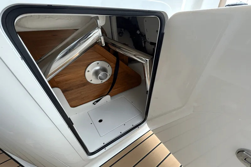 Slide: The Image of Sea Ray SDX 250 Outboard 2026 - 18