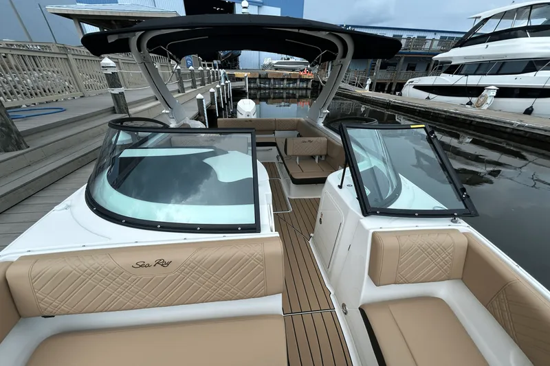 Slide: The Image of Sea Ray SDX 250 Outboard 2026 - 22