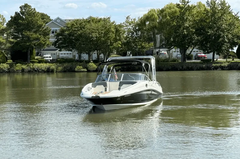 Slide: The Image of Sea Ray 300 SUNDECK 2011 - 10