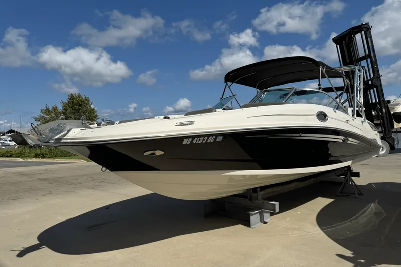 Slide: The Image of Sea Ray 300 SUNDECK 2011 - 15