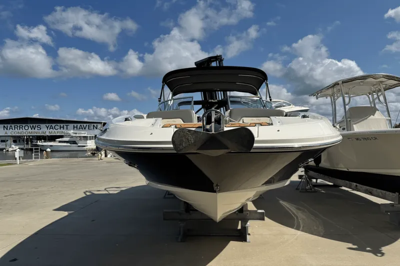 Slide: The Image of Sea Ray 300 SUNDECK 2011 - 16