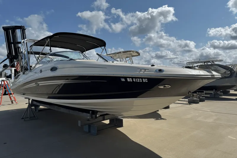 Slide: The Image of Sea Ray 300 SUNDECK 2011 - 17