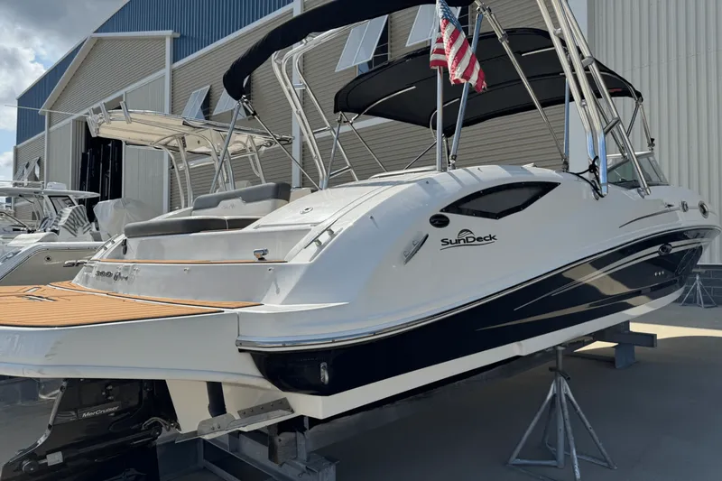 Slide: The Image of Sea Ray 300 SUNDECK 2011 - 18
