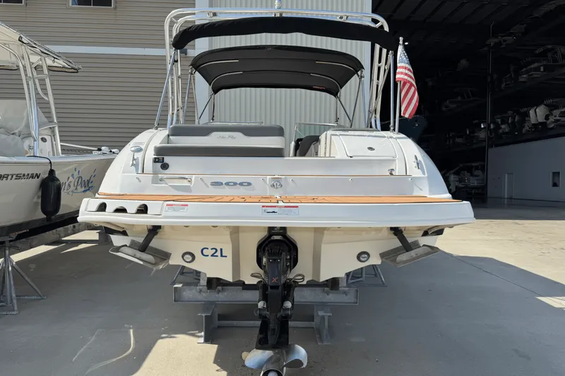 Slide: The Image of Sea Ray 300 SUNDECK 2011 - 19