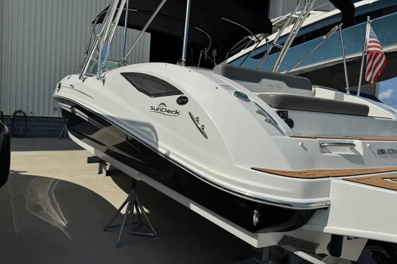 Slide: The Image of Sea Ray 300 SUNDECK 2011 - 22