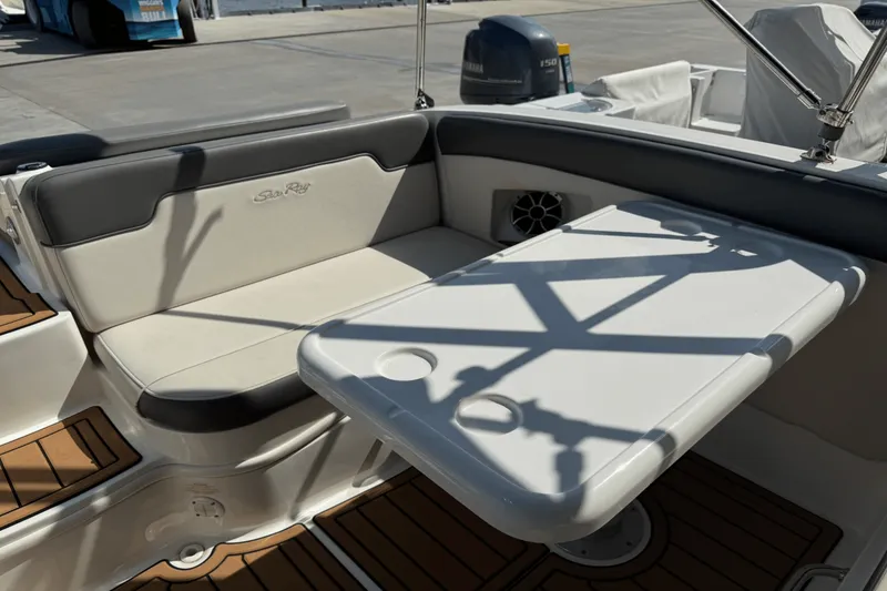 Slide: The Image of Sea Ray 300 SUNDECK 2011 - 26