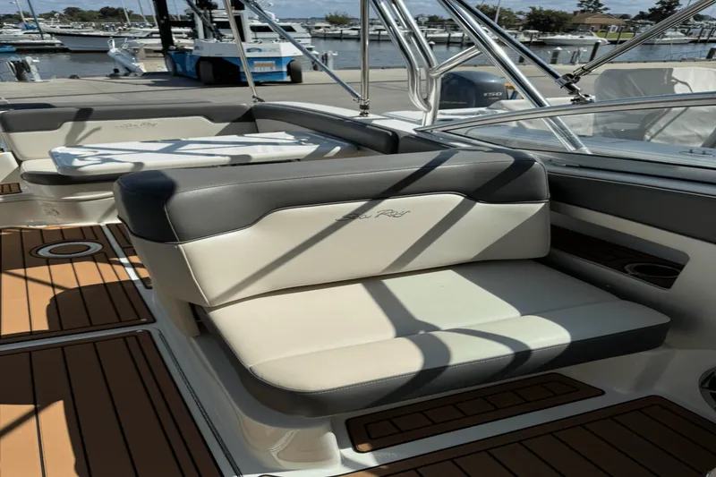 Slide: The Image of Sea Ray 300 SUNDECK 2011 - 32