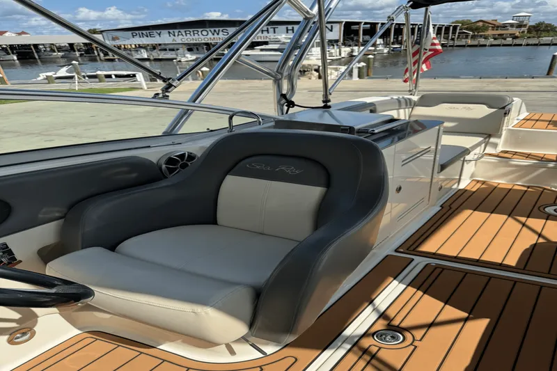 Slide: The Image of Sea Ray 300 SUNDECK 2011 - 33