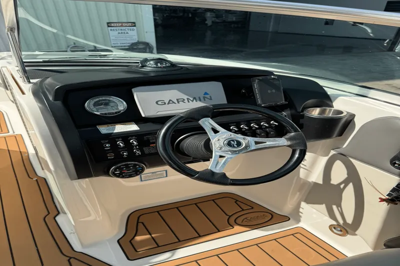 Slide: The Image of Sea Ray 300 SUNDECK 2011 - 34