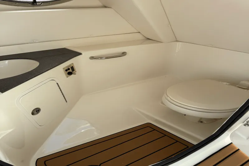 Slide: The Image of Sea Ray 300 SUNDECK 2011 - 36