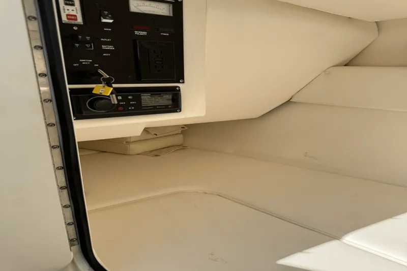 Slide: The Image of Sea Ray 300 SUNDECK 2011 - 38