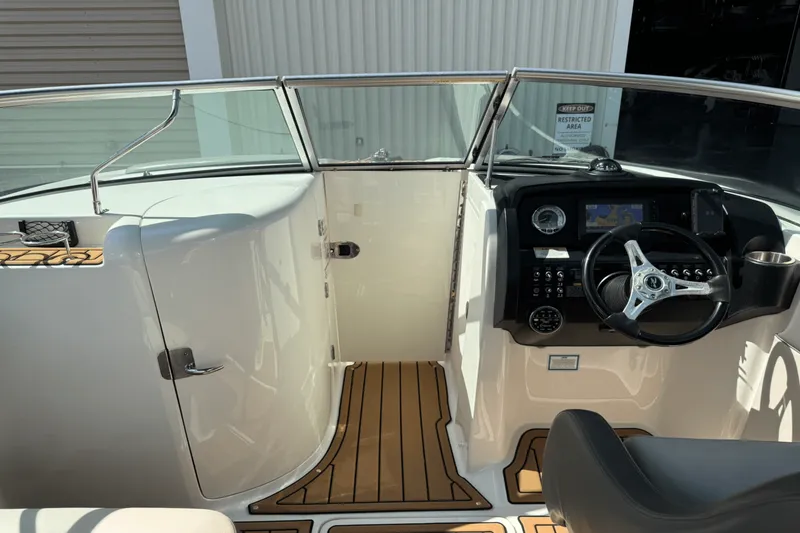 Slide: The Image of Sea Ray 300 SUNDECK 2011 - 39