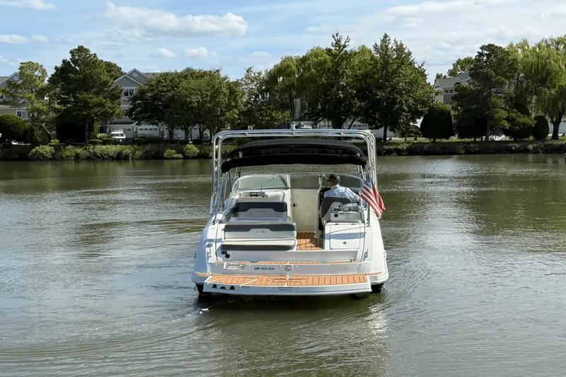Slide: The Image of Sea Ray 300 SUNDECK 2011 - 4