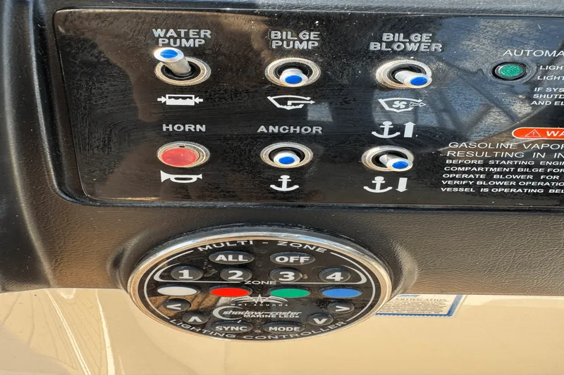 Slide: The Image of Sea Ray 300 SUNDECK 2011 - 41