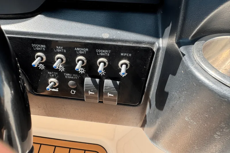 Slide: The Image of Sea Ray 300 SUNDECK 2011 - 42