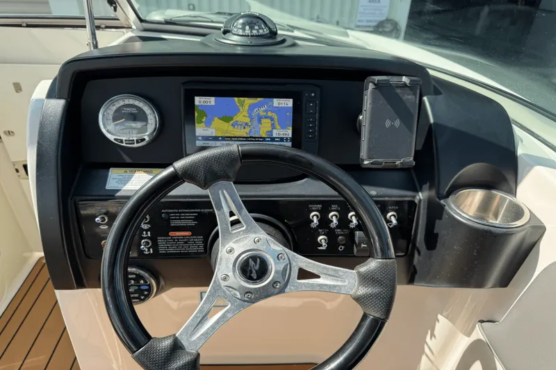 Slide: The Image of Sea Ray 300 SUNDECK 2011 - 43