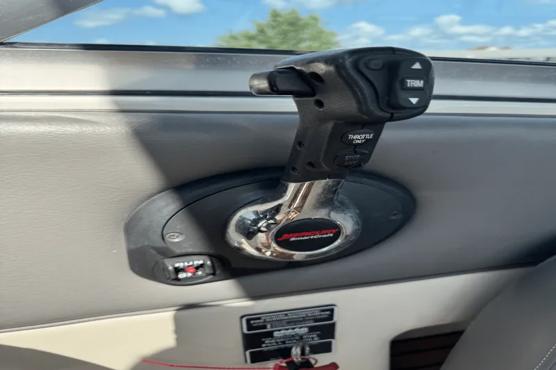 Slide: The Image of Sea Ray 300 SUNDECK 2011 - 44