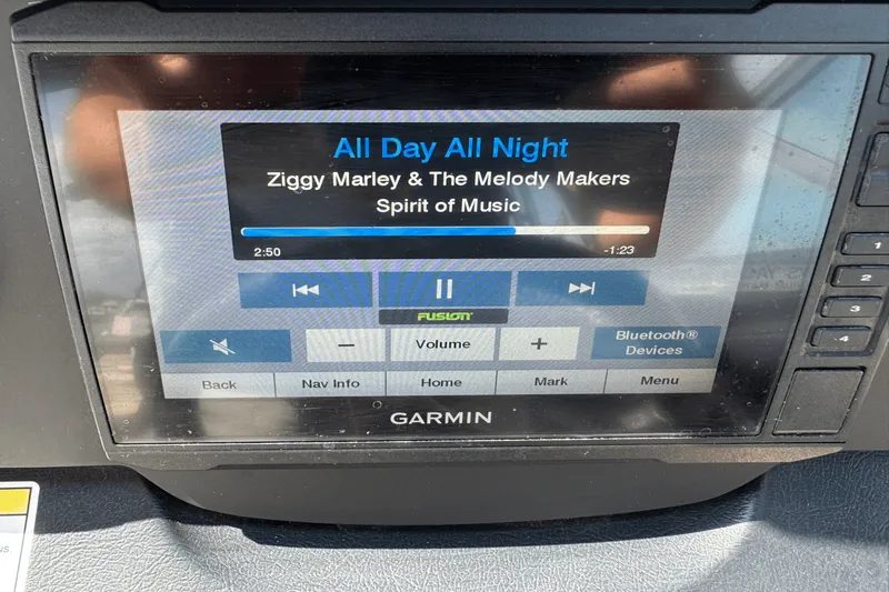 Slide: The Image of Sea Ray 300 SUNDECK 2011 - 46