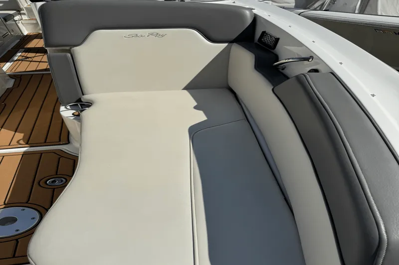 Slide: The Image of Sea Ray 300 SUNDECK 2011 - 50